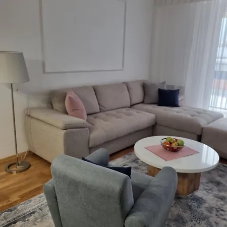 Stylish 1Br Apartment With Free Parking Near City Center - Karposh *