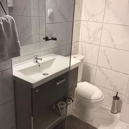 Stylish 1br With Free Parking Near Center - Karposh
